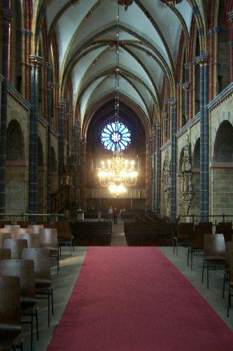 Pretty Dom Aisle.jpg